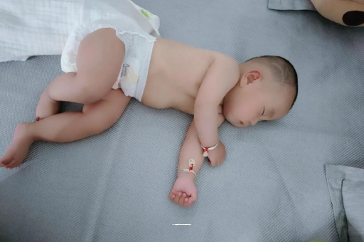 巴音郭楞蒙古孕妇快生了肚子疼